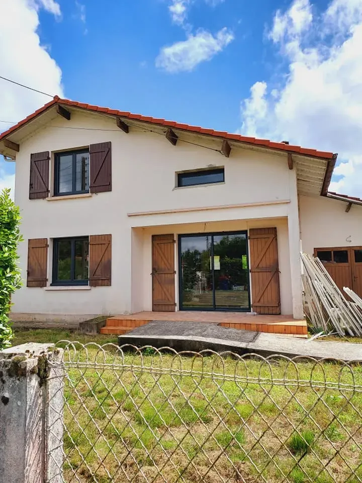 entreprise de menuiserie et miroiterie a cassen